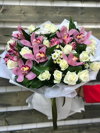 Букет цветов из: Розы и Хризантемы в Путилково