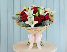 Букет цветов из:  Лилии и Розы в Путилково