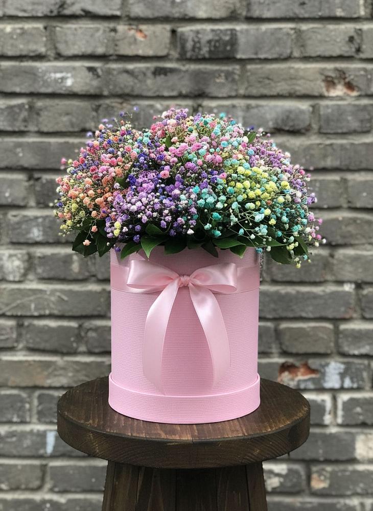 Цветочная композиция из Гипсофила и Розы в шляпной коробке в Путилково