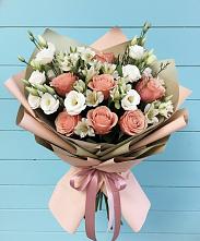 Букет цветов из:  Розы, Альстромерии и Лизиантусы в Путилково
