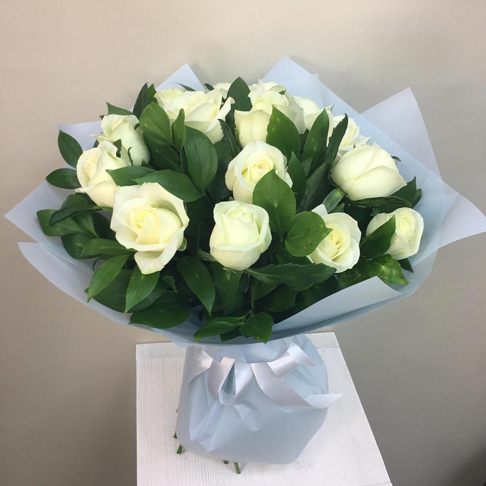 Букет 15 Белых роз Проуд в Путилково