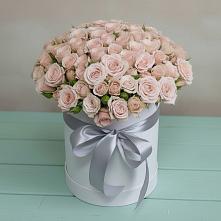 Цветочная композиция из Розы в шляпной коробке в Путилково