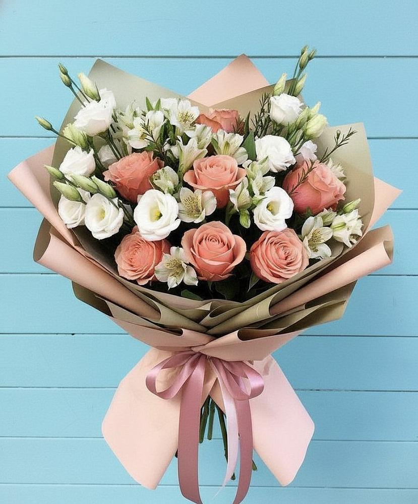 Букет цветов из: Розы, Альстромерии и Лизиантусы в Путилково