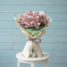 Букет цветов из:  Орхидеи и Розы в Путилково