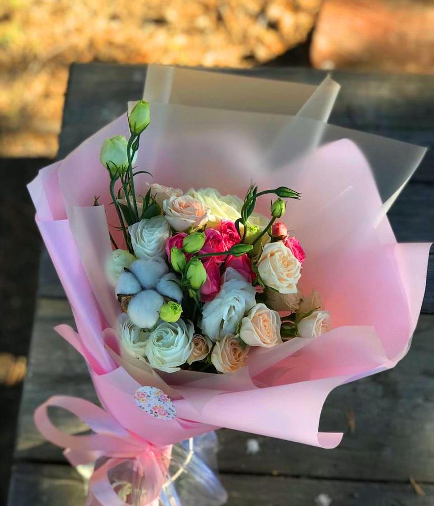 Букет цветов из: Розы и Лизиантусы в Путилково