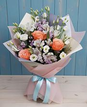 Букет цветов из:  Лизиантусы, Розы, Альстромерии и Гипсофила в Путилково