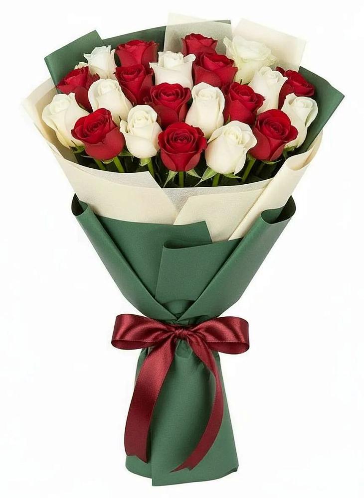 Букет Микс из красных и белых роз в Путилково