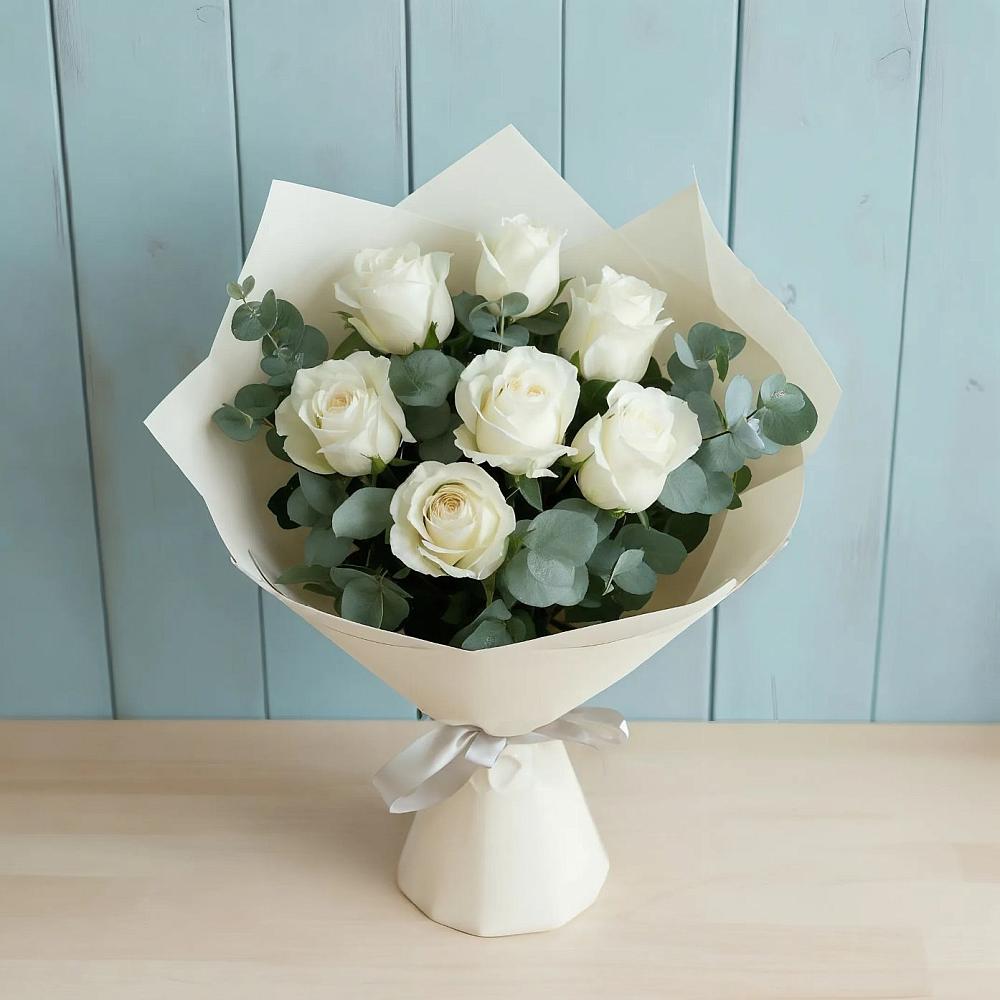 Букет Белые розы в Эвкалипте в Путилково