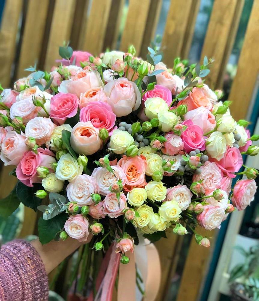 Букет цветов из: Розы в Путилково