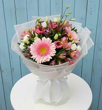Букет цветов из:  Герберы, Альстромерии и Лизиантусы в Путилково