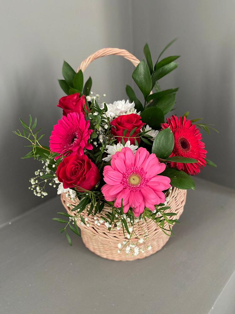 Цветочная композиция из Розы, Хризантемы и Герберы в корзине в Путилково