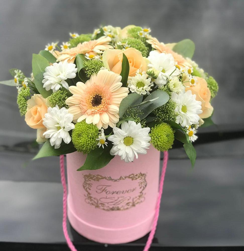 Цветочная композиция из Розы, Герберы и Хризантемы в шляпной коробке в Путилково