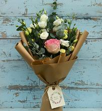 Букет цветов из:  Розы и Лизиантусы в Путилково