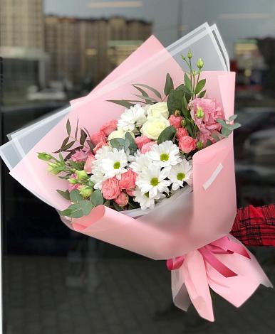 Букет цветов из: Розы, Лизиантусы и Хризантемы в Путилково