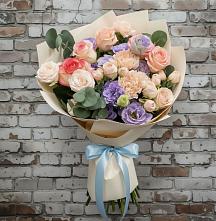 Букет цветов из:  Розы, Лизиантусы и Гвоздики в Путилково