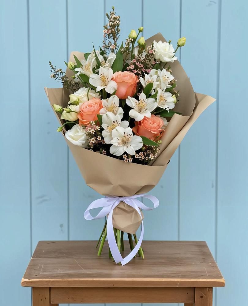 Букет цветов из: Альстромерии, Лизиантусы, Розы и Хризантемы в Путилково