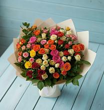 Букет Микс из разноцветных кустовых роз в Путилково
