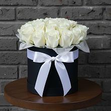 Цветочная композиция из Розы в шляпной коробке в Путилково