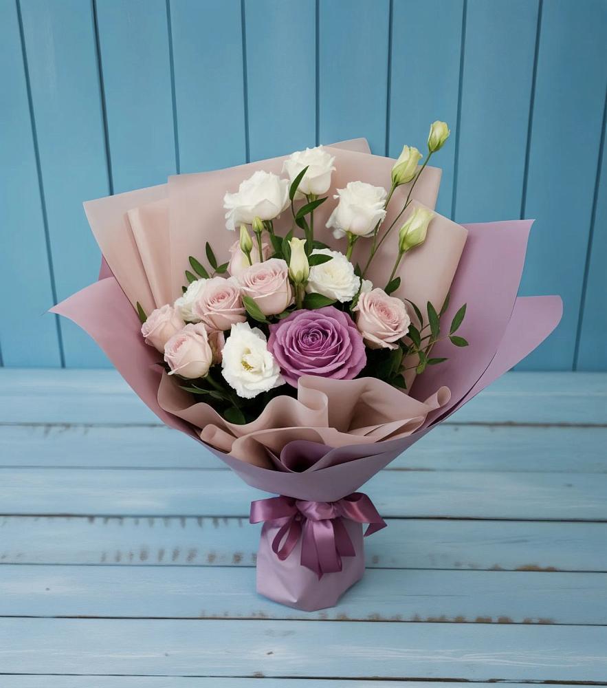 Букет цветов из: Розы и Лизиантусы в Путилково