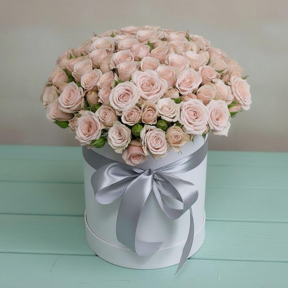 Цветочная композиция из Розы в шляпной коробке в Путилково